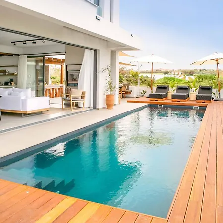 Lora Pearl Luxury Villa Protarász