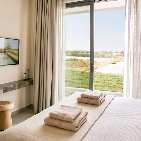 Lora Pearl Luxury