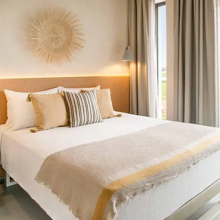 Lora Pearl Luxury Βίλα